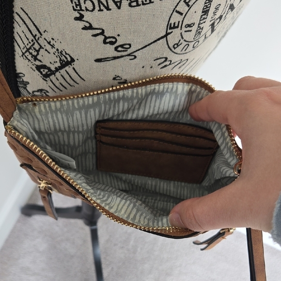 Elegant Brown Crossbody Bag - Picture 4 of 4